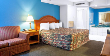 Economy Inn and Suites Henderson - Large jetted tub suite 